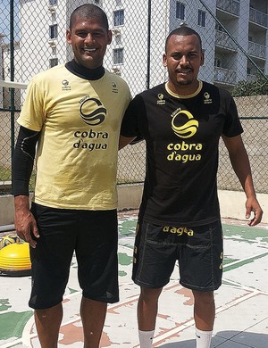 Mão tem o auxílio do treinador de goleiros Charles Santos, que é oriundo do futsal