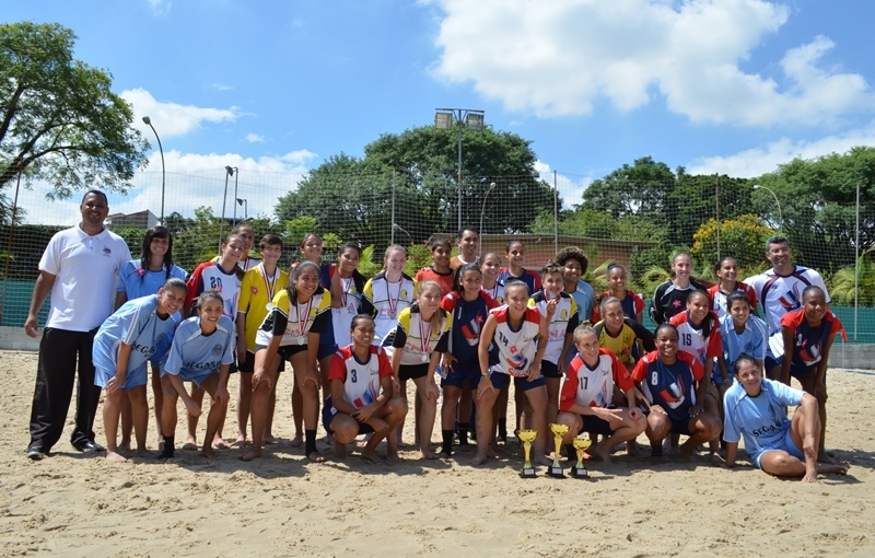 Premiação da I Taça Mulher de Beach Soccer com todas as equipes